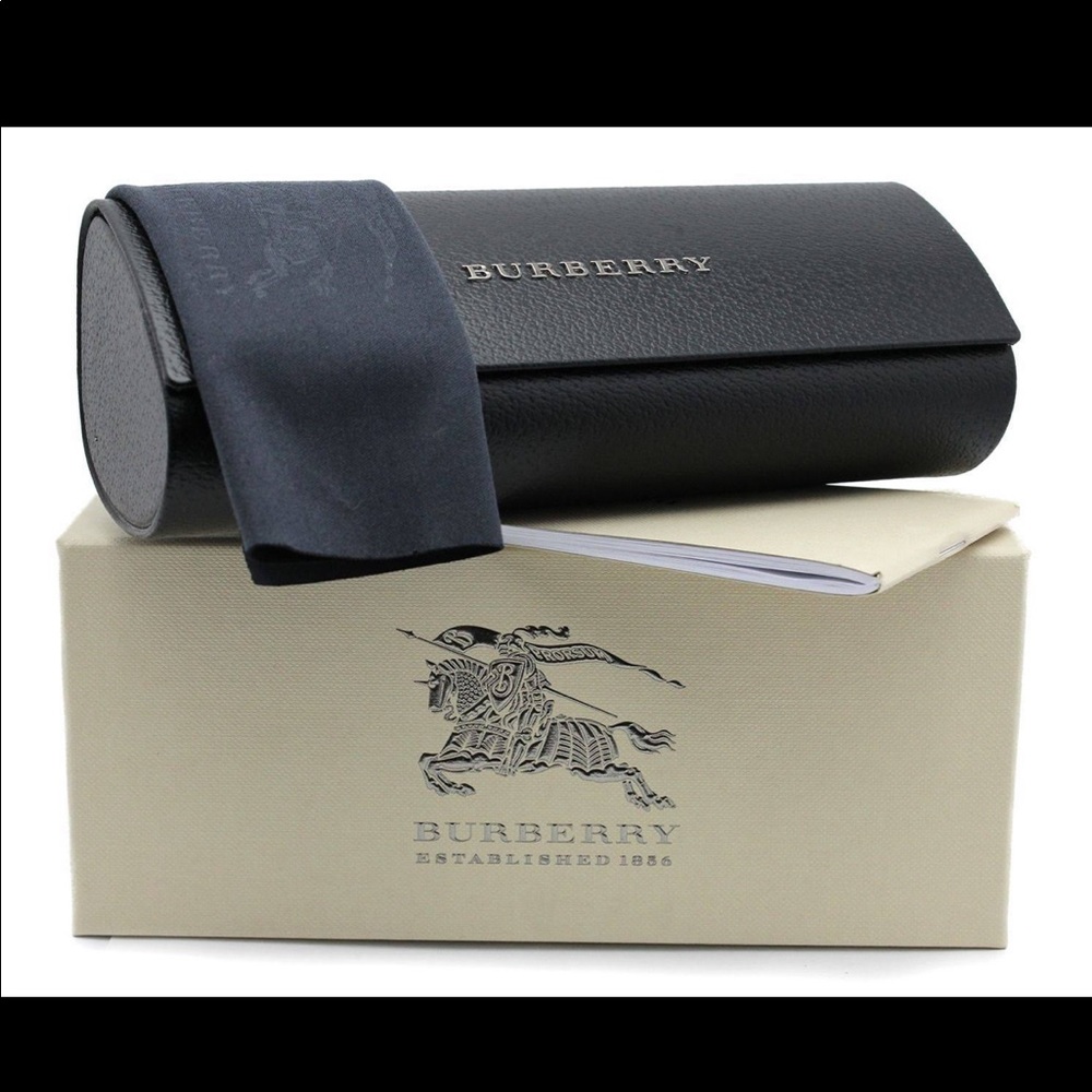 New in box Burberry Sunglasses - Picture 3 of 16